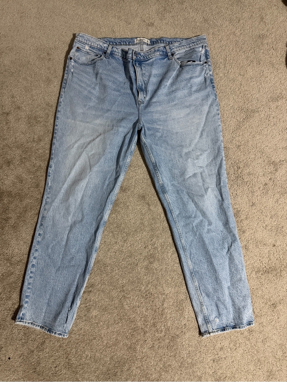 Abercrombie & Fitch Light Wash Relaxed Jeans
